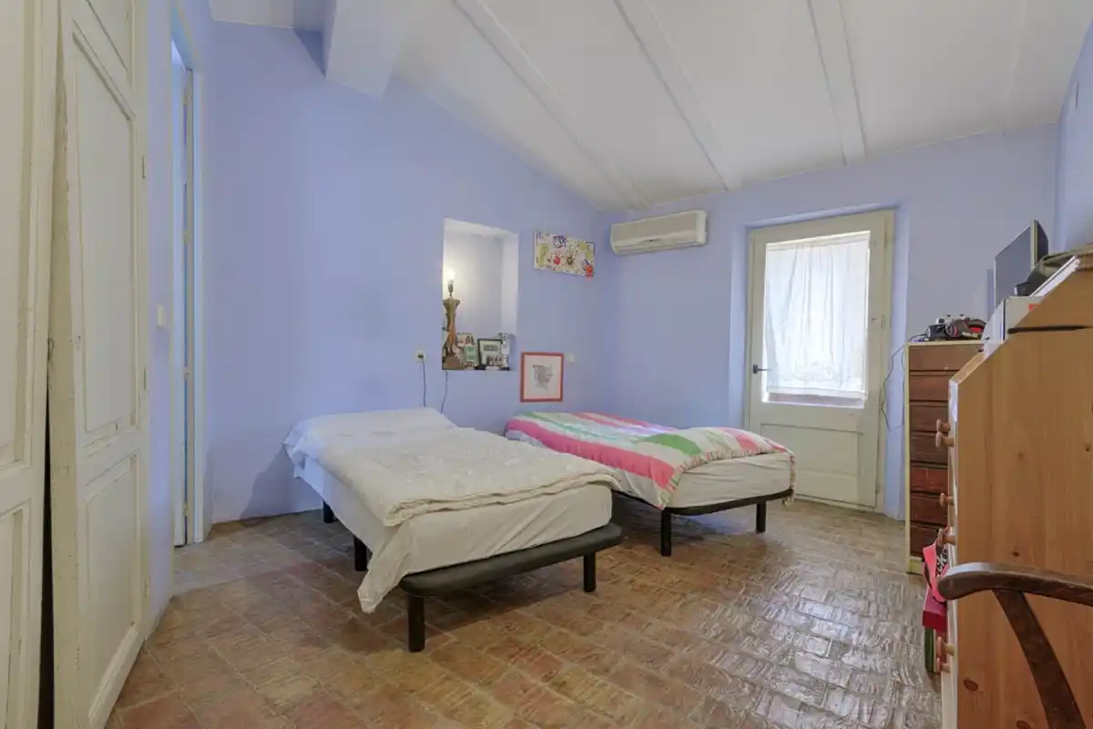 Casa rústica con voltas catalanas con mucho encanto en el centro del pueblo de Peralada.