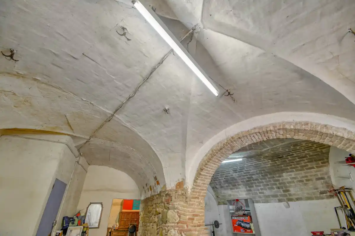 Casa rústica con voltas catalanas con mucho encanto en el centro del pueblo de Peralada.