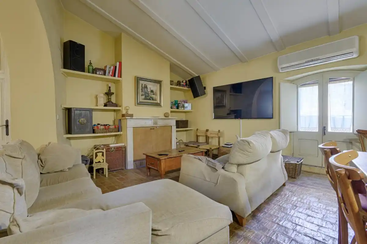 Casa rústica con voltas catalanas con mucho encanto en el centro del pueblo de Peralada.