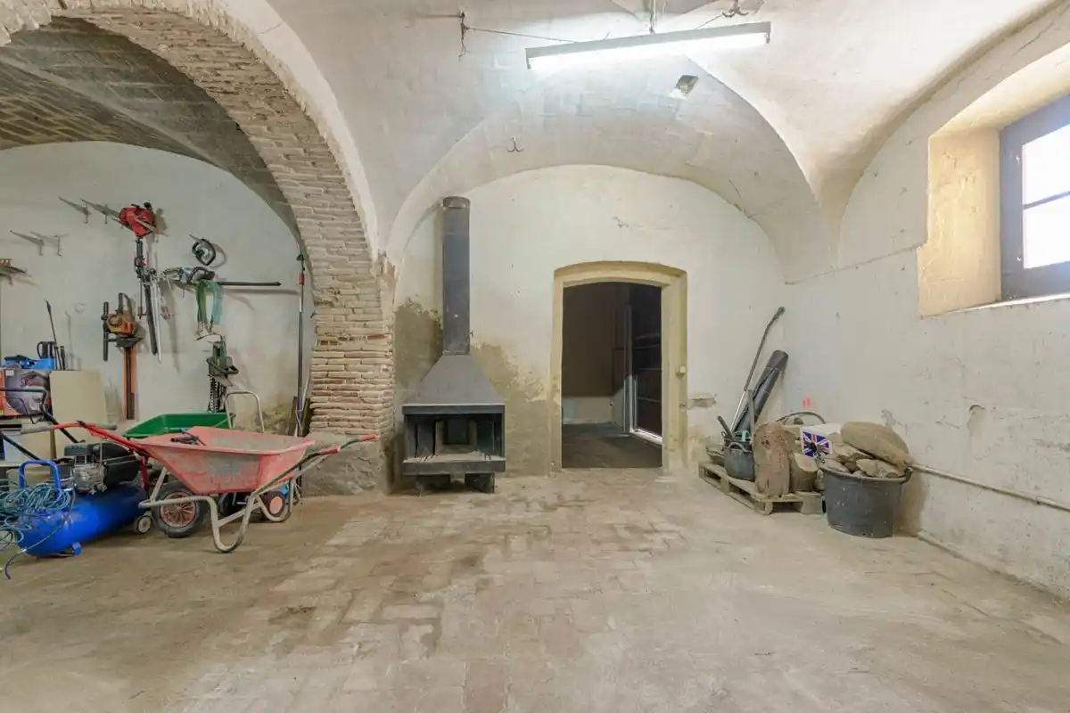 Casa rústica con voltas catalanas con mucho encanto en el centro del pueblo de Peralada.