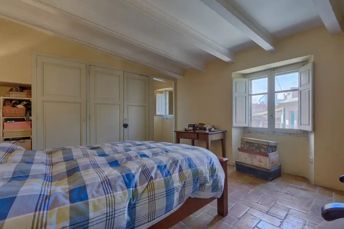 Casa rústica con voltas catalanas con mucho encanto en el centro del pueblo de Peralada.