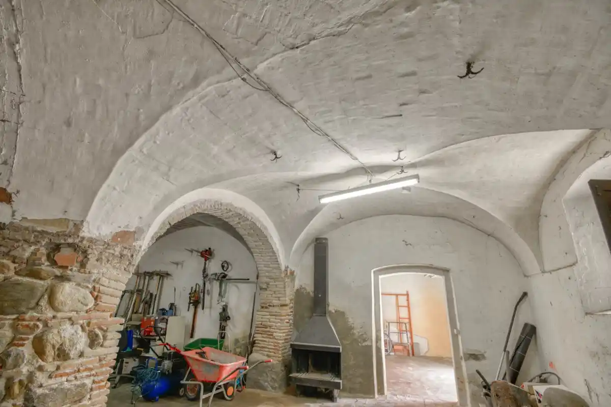 Casa rústica con voltas catalanas con mucho encanto en el centro del pueblo de Peralada.