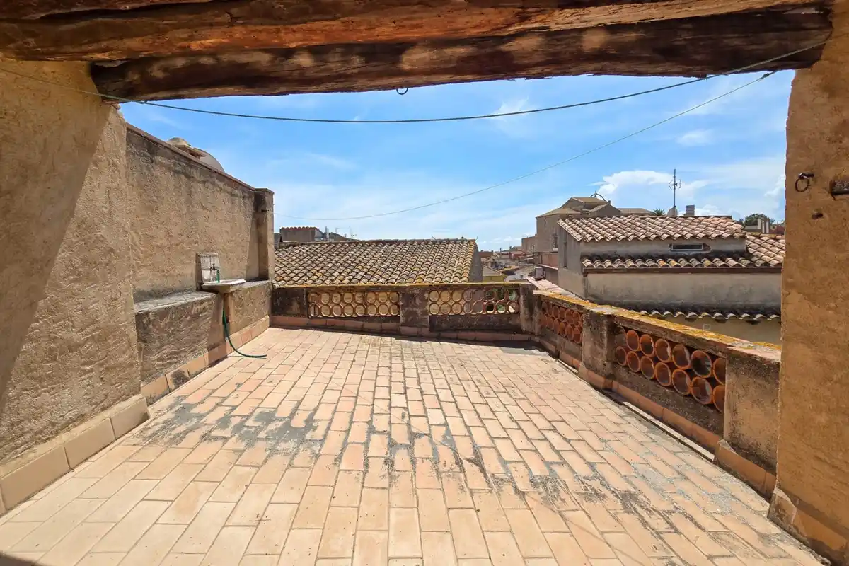 Casa rústica con voltas catalanas con mucho encanto en el centro del pueblo de Peralada.