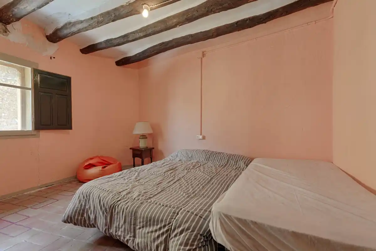 Casa rústica con voltas catalanas con mucho encanto en el centro del pueblo de Peralada.