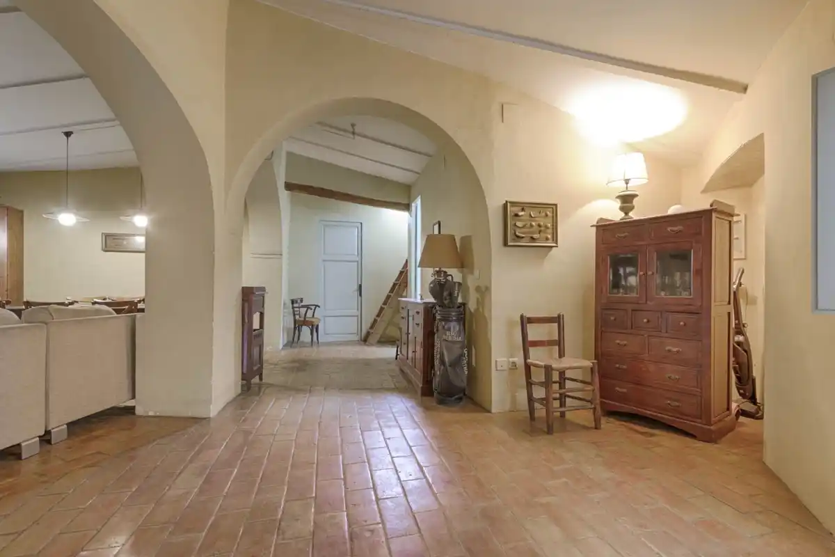 Casa rústica con voltas catalanas con mucho encanto en el centro del pueblo de Peralada.