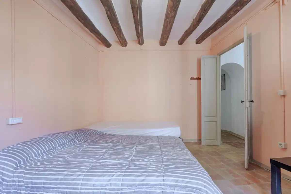 Casa rústica con voltas catalanas con mucho encanto en el centro del pueblo de Peralada.