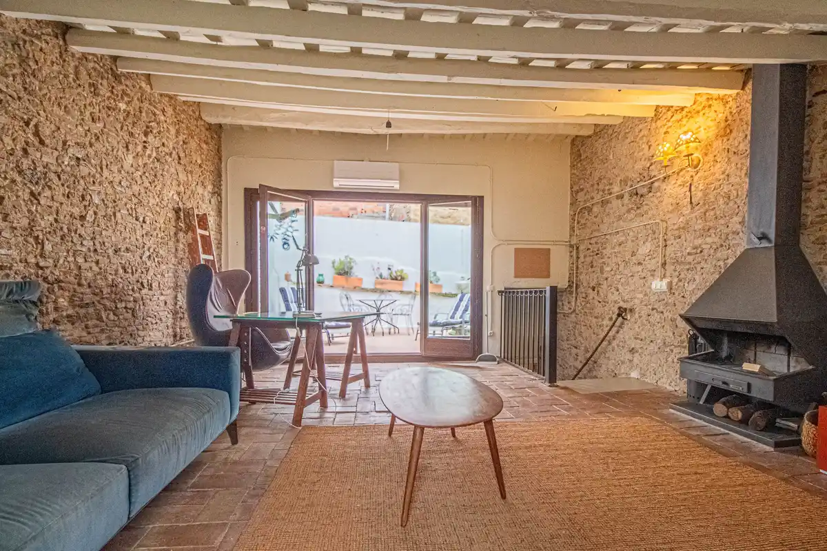 ¿Buscas una auténtica casa de estilo rústico en pleno casco antiguo de Castelló d’Empúries?