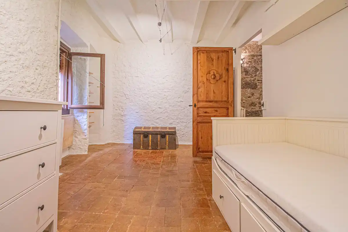¿Buscas una auténtica casa de estilo rústico en pleno casco antiguo de Castelló d’Empúries?