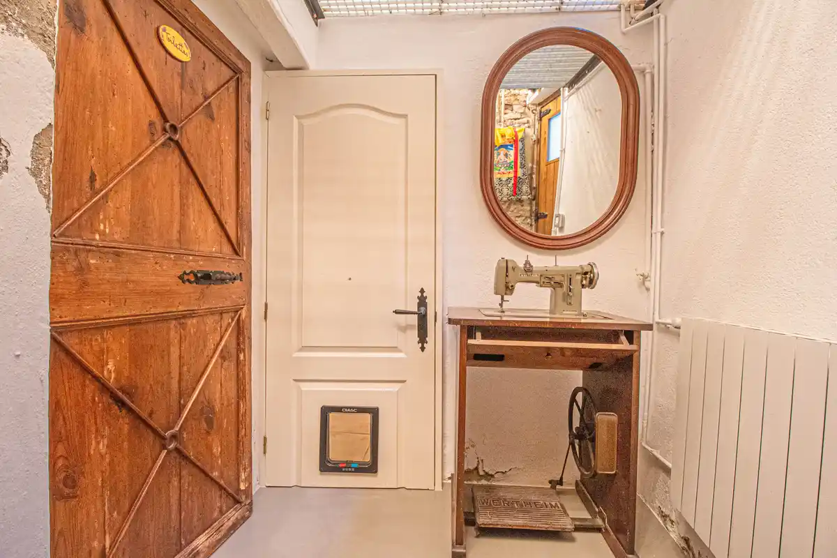 ¿Buscas una auténtica casa de estilo rústico en pleno casco antiguo de Castelló d’Empúries?