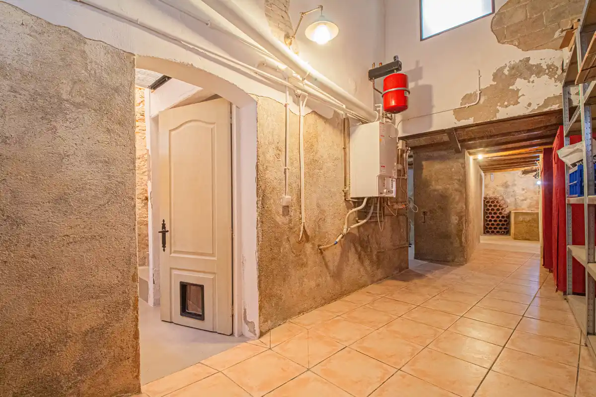 ¿Buscas una auténtica casa de estilo rústico en pleno casco antiguo de Castelló d’Empúries?
