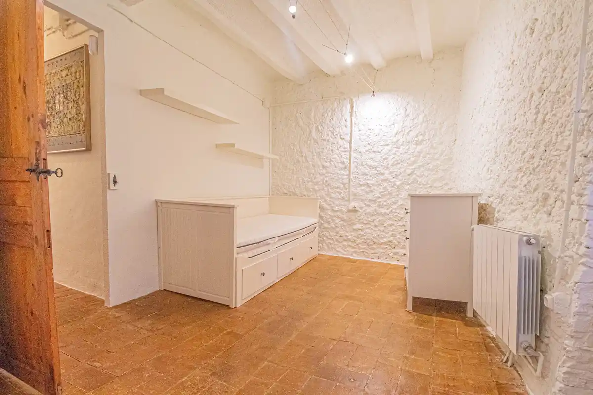 ¿Buscas una auténtica casa de estilo rústico en pleno casco antiguo de Castelló d’Empúries?