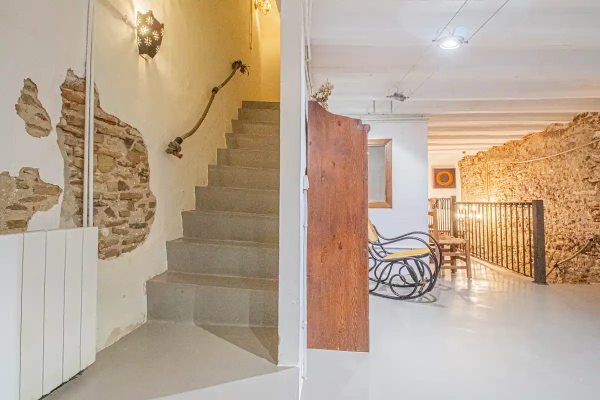 ¿Buscas una auténtica casa de estilo rústico en pleno casco antiguo de Castelló d’Empúries?