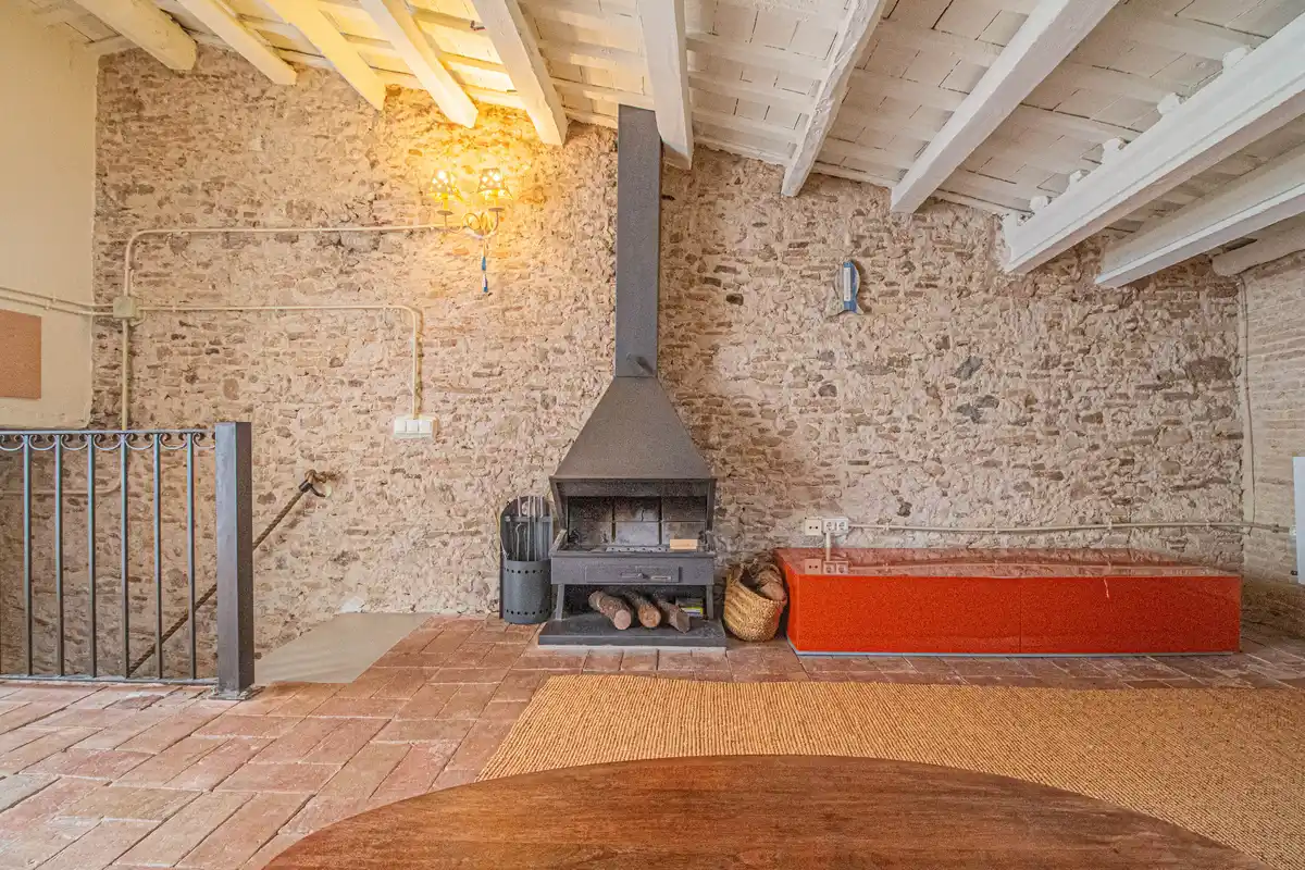 ¿Buscas una auténtica casa de estilo rústico en pleno casco antiguo de Castelló d’Empúries?