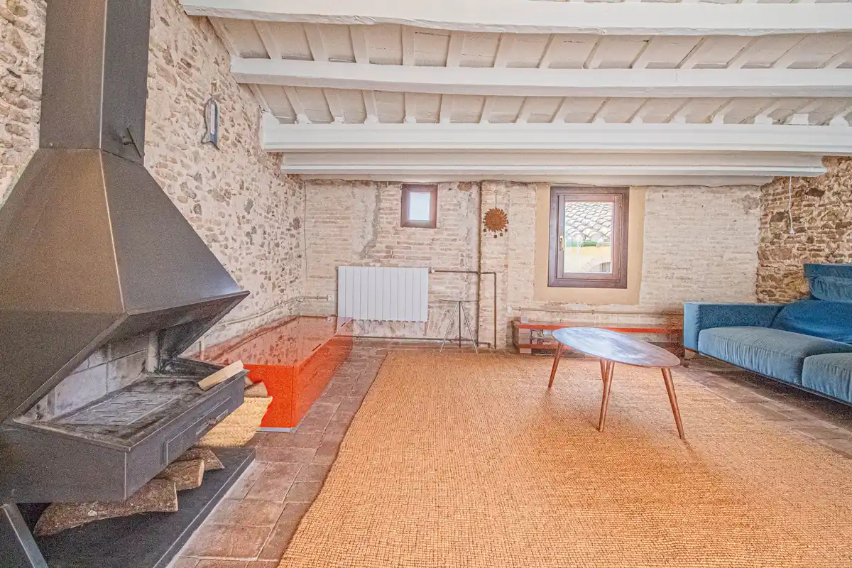 ¿Buscas una auténtica casa de estilo rústico en pleno casco antiguo de Castelló d’Empúries?