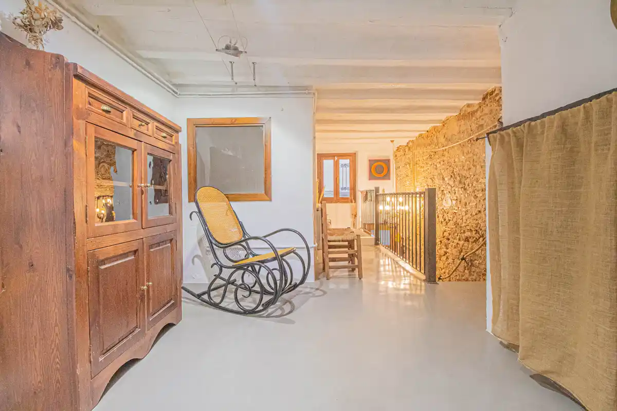 ¿Buscas una auténtica casa de estilo rústico en pleno casco antiguo de Castelló d’Empúries?