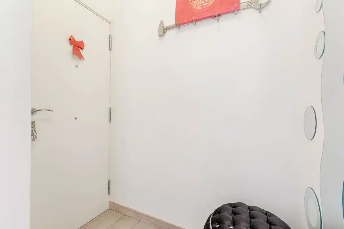 Modernidad en el Corazón de Roses: Tu Hogar a un paso del mar.