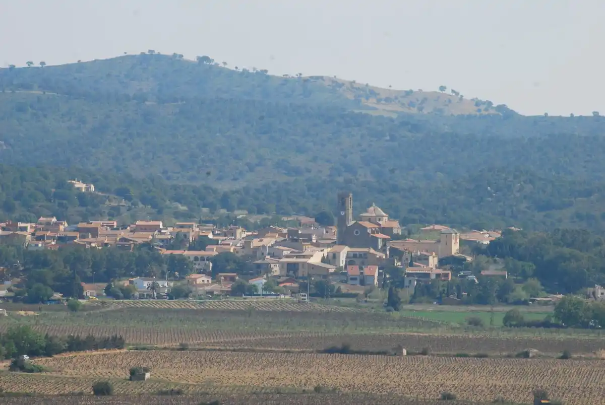 Gran parcela doble de 1604m2 para construir tu casa con piscina y jardín perfecto. ¡Una oferta especial!