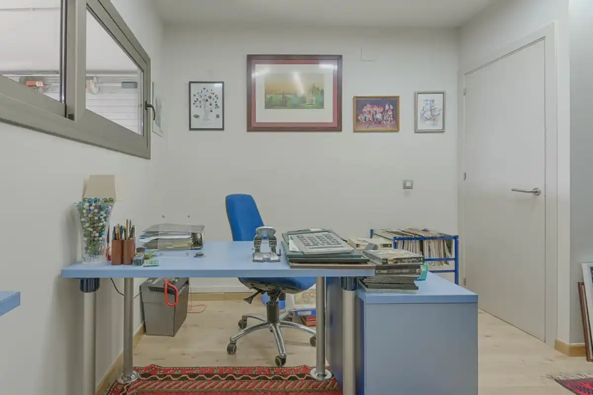 Casa de alto standing en La Jonquera: lujo entre montañas con piscina privada climatizada y vistas espectaculares.