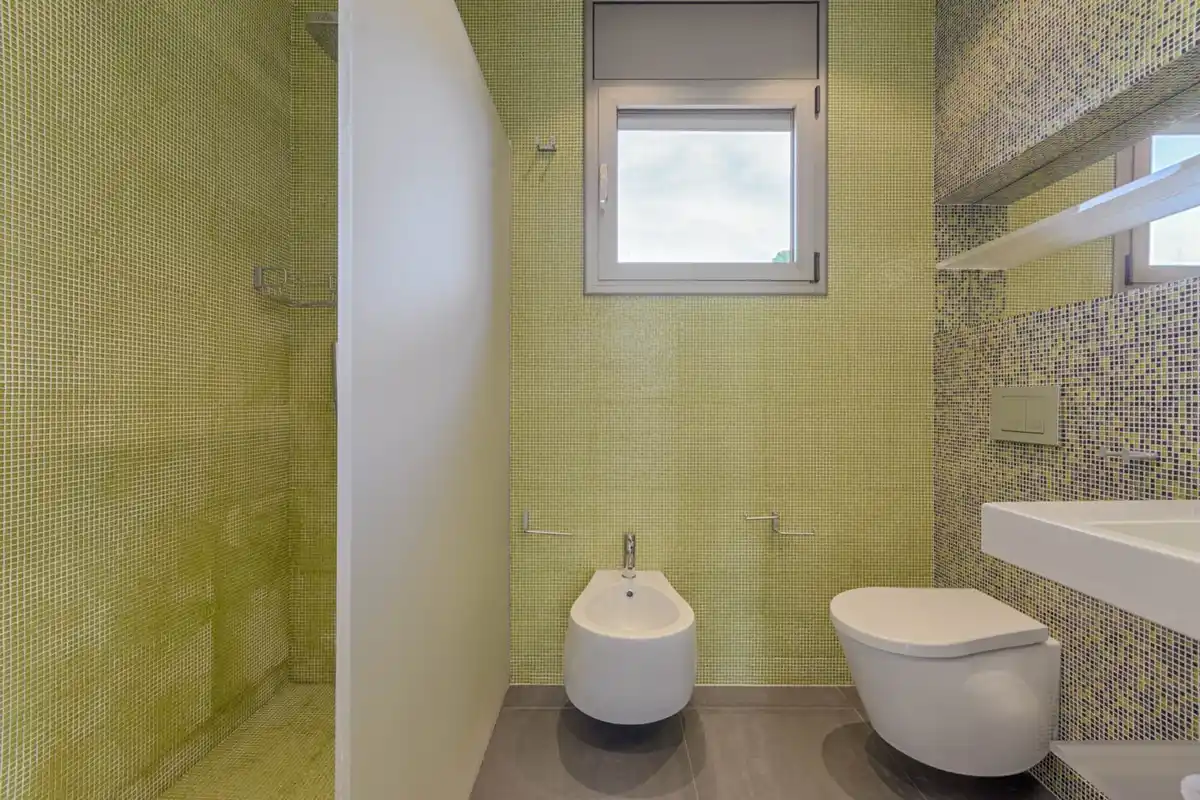 Casa de alto standing en La Jonquera: lujo entre montañas con piscina privada climatizada y vistas espectaculares.