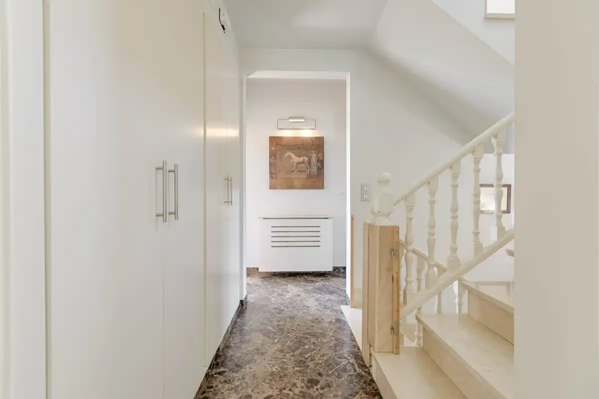 Casa de alto standing en La Jonquera: lujo entre montañas con piscina privada climatizada y vistas espectaculares.