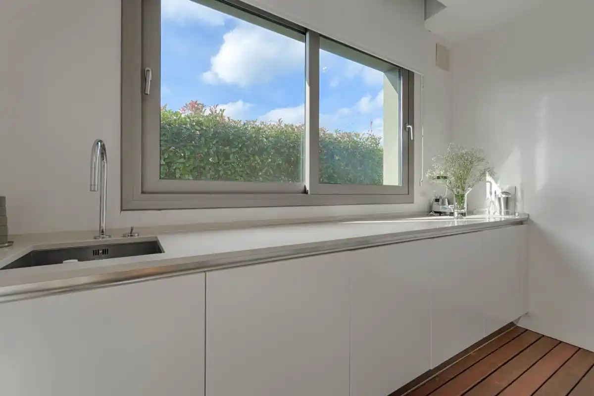 Casa de alto standing en La Jonquera: lujo entre montañas con piscina privada climatizada y vistas espectaculares.