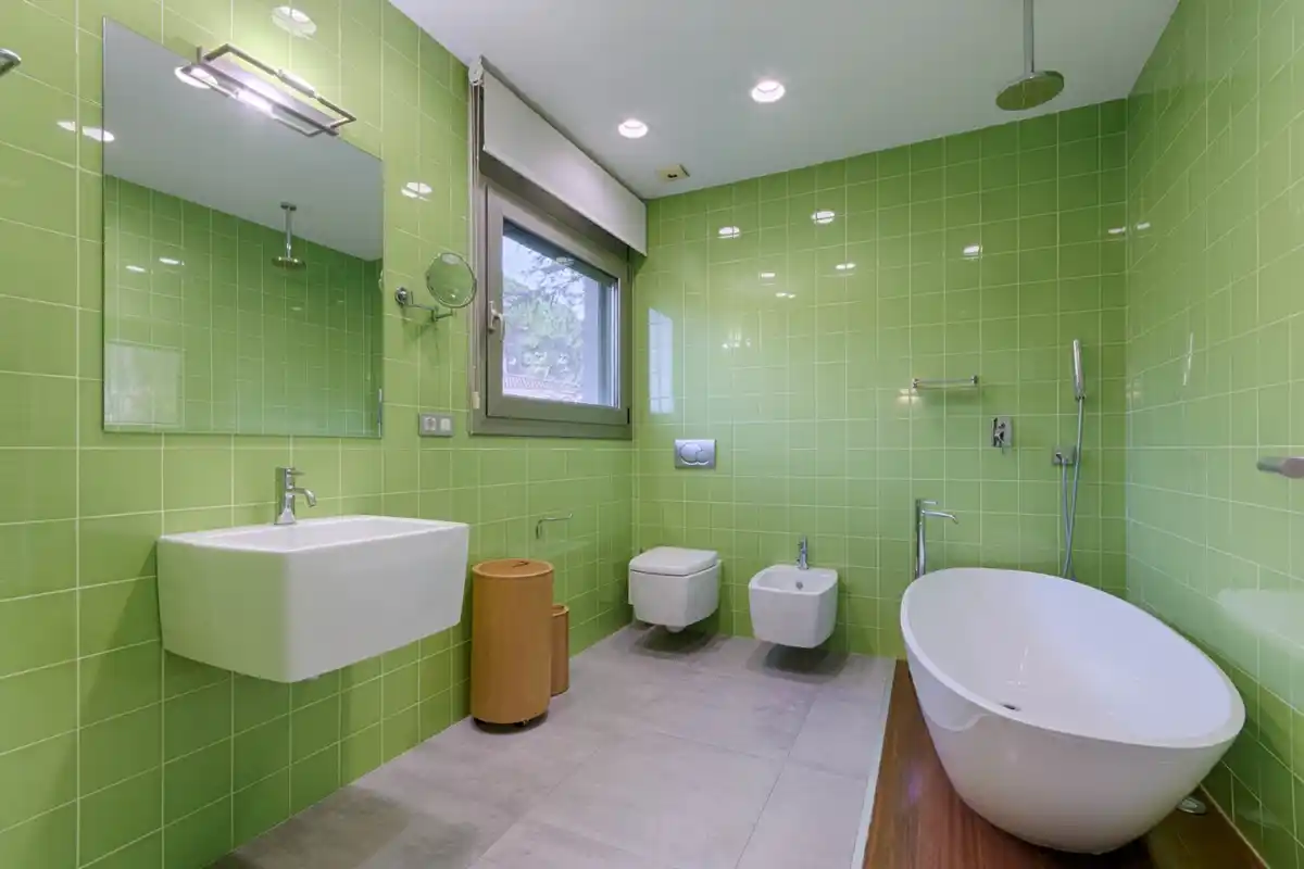 Casa de alto standing en La Jonquera: lujo entre montañas con piscina privada climatizada y vistas espectaculares.