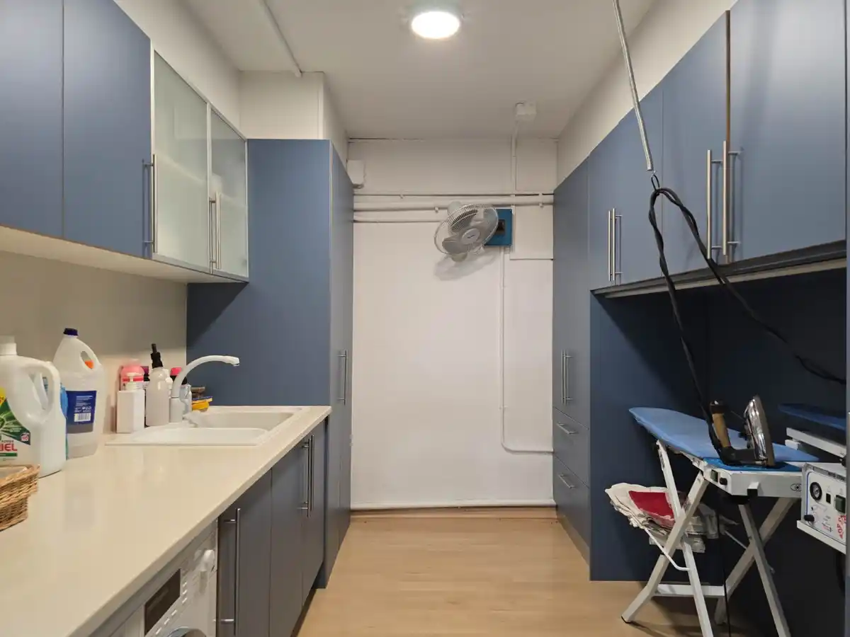 Casa de alto standing en La Jonquera: lujo entre montañas con piscina privada climatizada y vistas espectaculares.