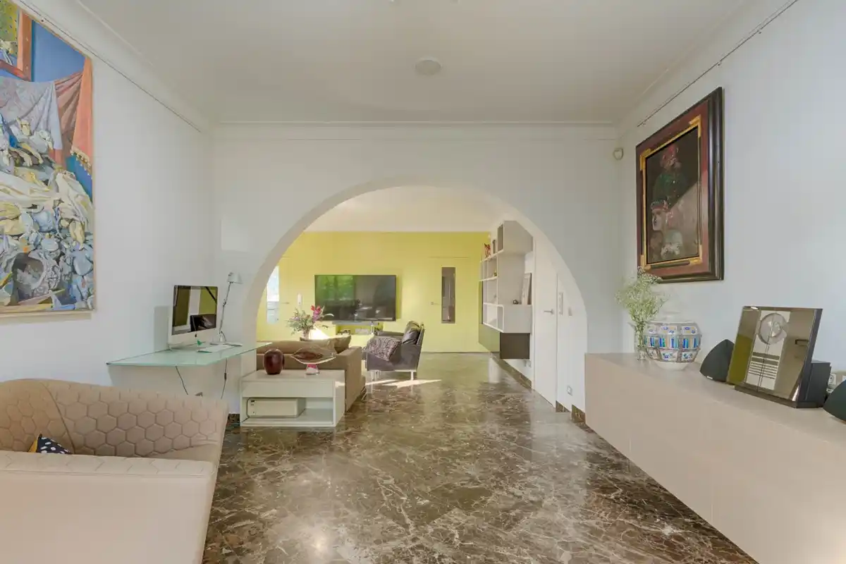 Casa de alto standing en La Jonquera: lujo entre montañas con piscina privada climatizada y vistas espectaculares.