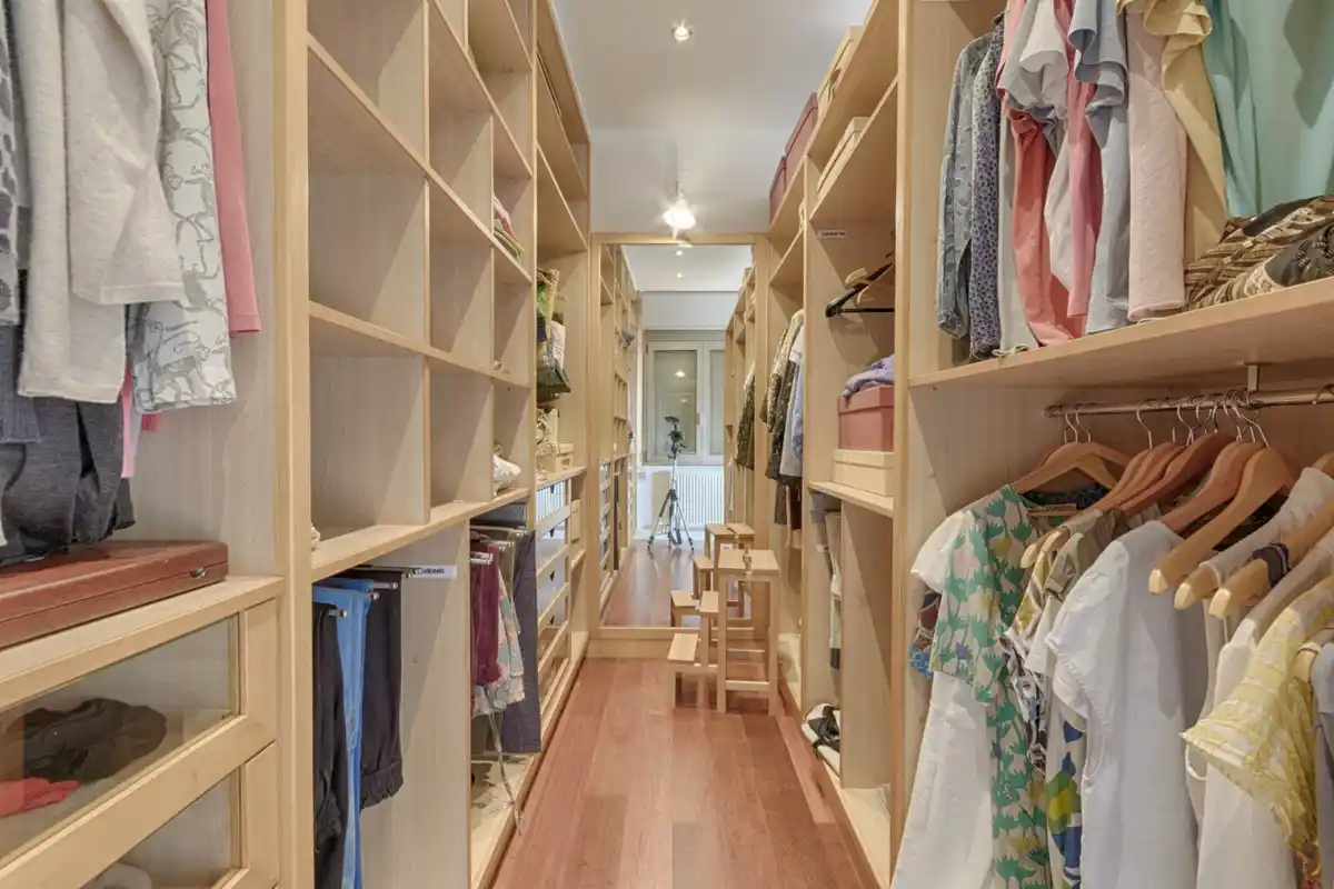 Casa de alto standing en La Jonquera: lujo entre montañas con piscina privada climatizada y vistas espectaculares.