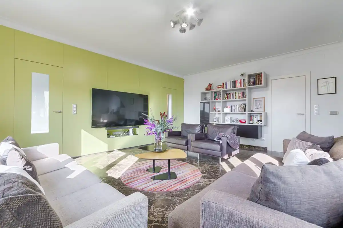 Casa de alto standing en La Jonquera: lujo entre montañas con piscina privada climatizada y vistas espectaculares.