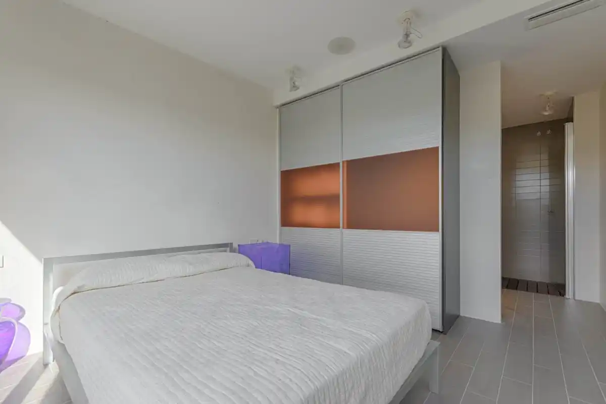 Casa de alto standing en La Jonquera: lujo entre montañas con piscina privada climatizada y vistas espectaculares.