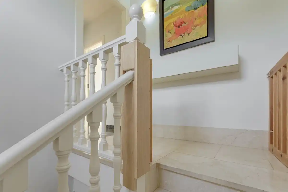 Casa de alto standing en La Jonquera: lujo entre montañas con piscina privada climatizada y vistas espectaculares.