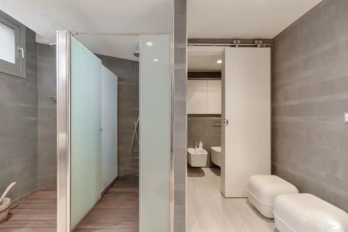 Casa de alto standing en La Jonquera: lujo entre montañas con piscina privada climatizada y vistas espectaculares.