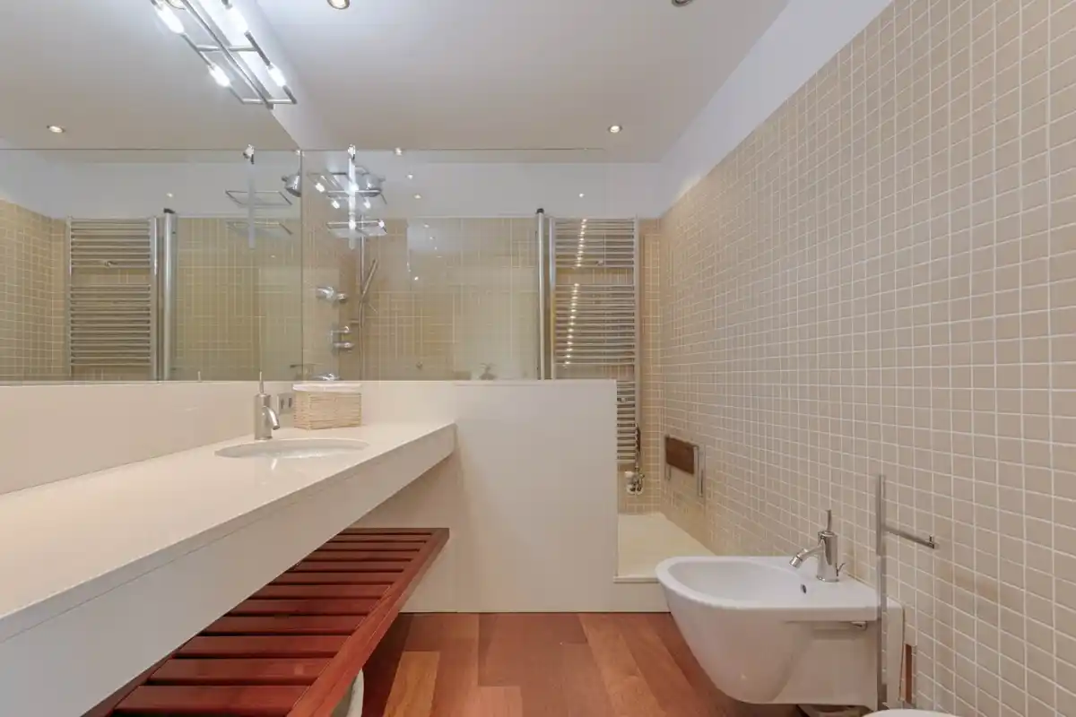 Casa de alto standing en La Jonquera: lujo entre montañas con piscina privada climatizada y vistas espectaculares.