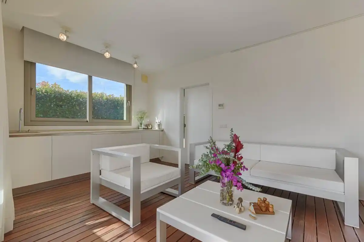 Casa de alto standing en La Jonquera: lujo entre montañas con piscina privada climatizada y vistas espectaculares.