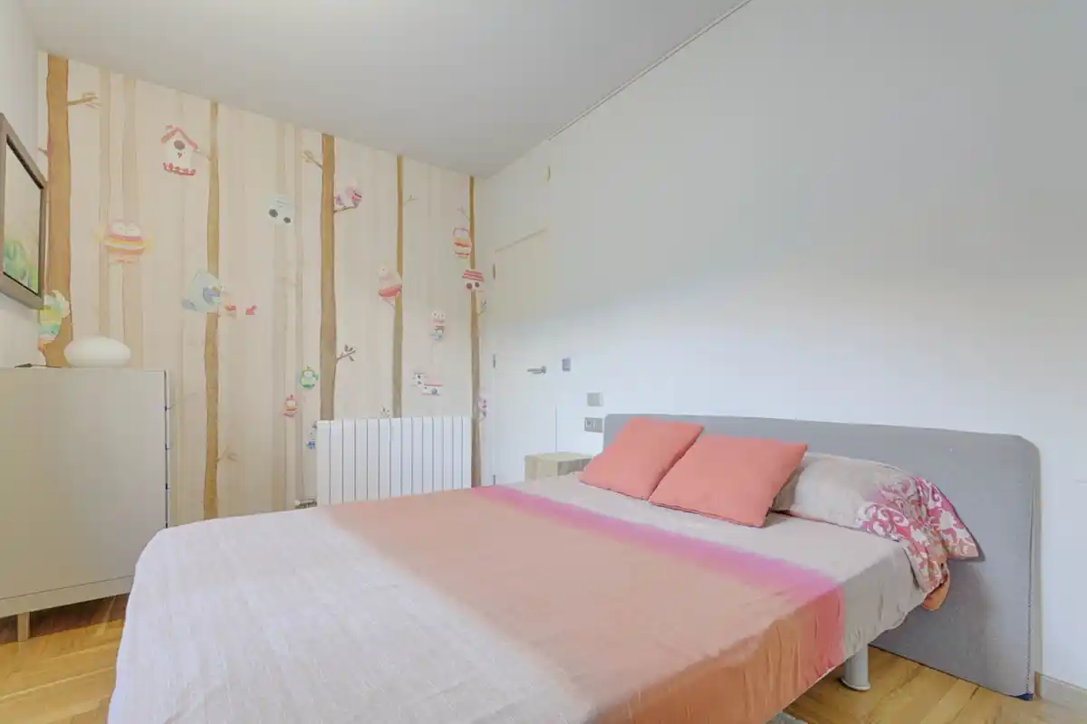 Casa de alto standing en La Jonquera: lujo entre montañas con piscina privada climatizada y vistas espectaculares.