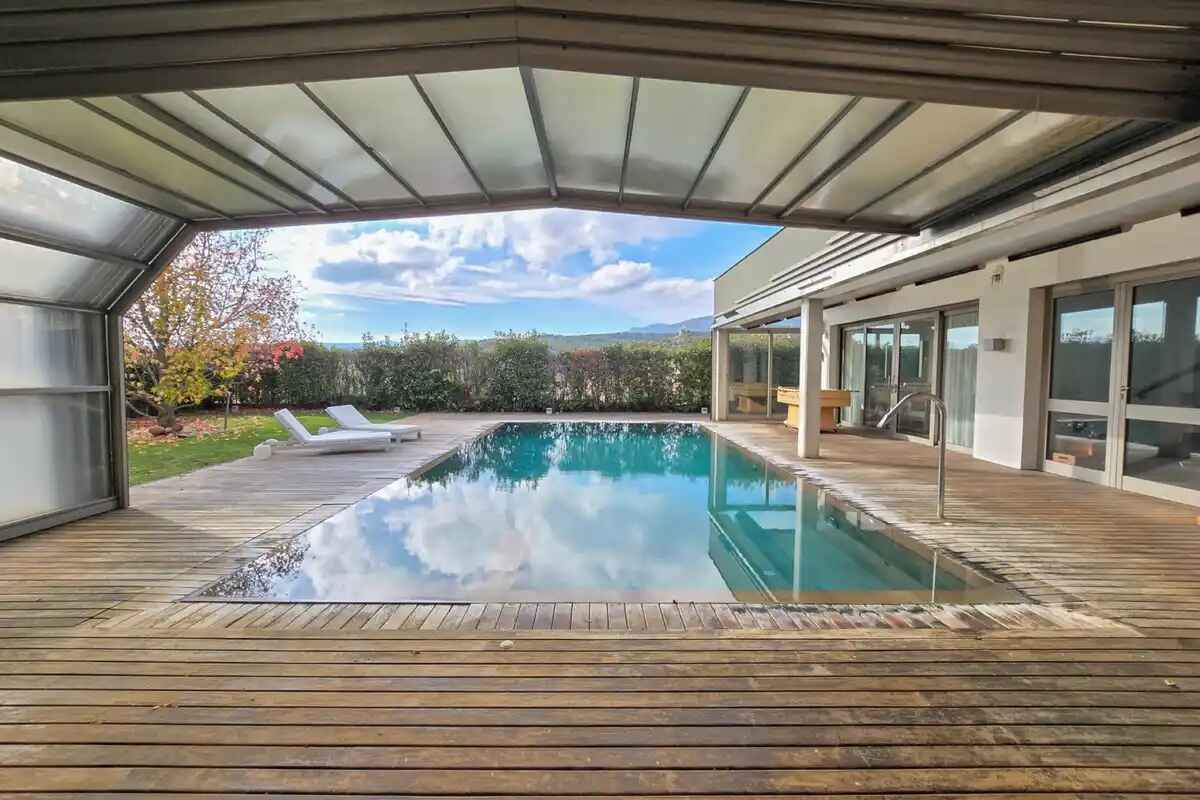 Propietat d’alt standing a La Jonquera: un refugi de luxe al massís de l’Albera amb piscina climatitzada i vistes panoràmiques.