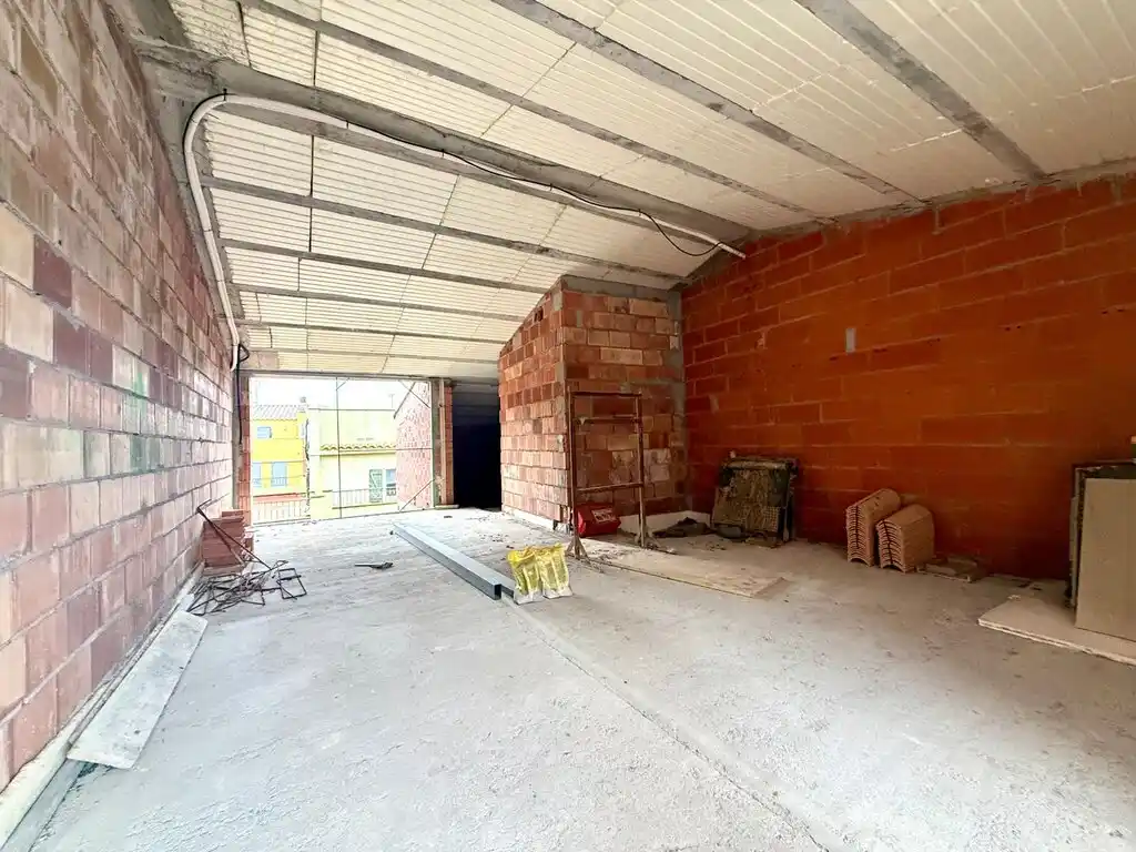 Casa adosada a reformar en Figueres con proyecto (C/Calçada de Tapis nº7).