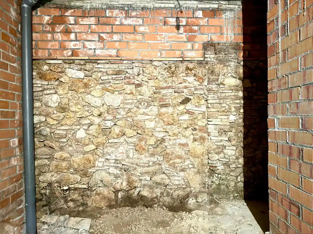 Casa adosada a reformar en Figueres con proyecto (C/Calçada de Tapis nº7).