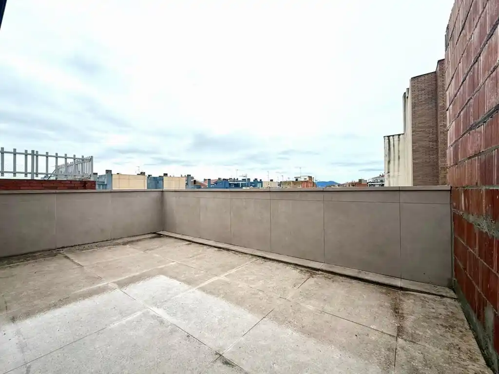 Casa adosada a reformar en Figueres con proyecto (C/Calçada de Tapis nº7).