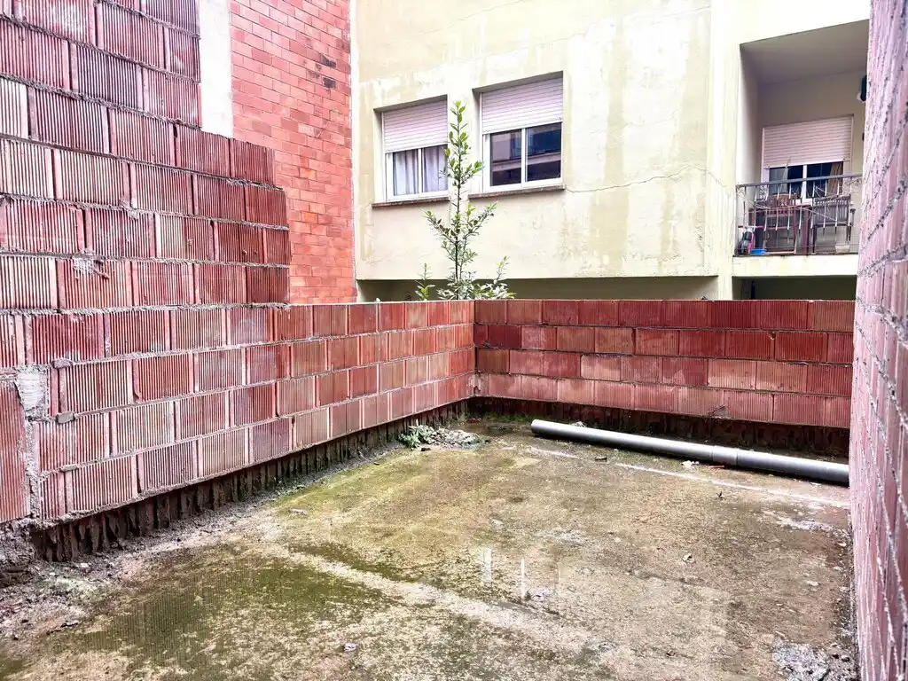 Casa adosada a reformar en Figueres con proyecto (C/Calçada de Tapis nº7).