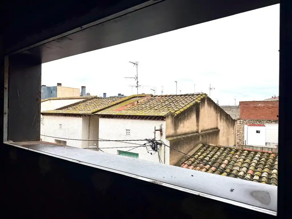 Casa adosada a reformar en Figueres con proyecto (C/Calçada de Tapis nº7).