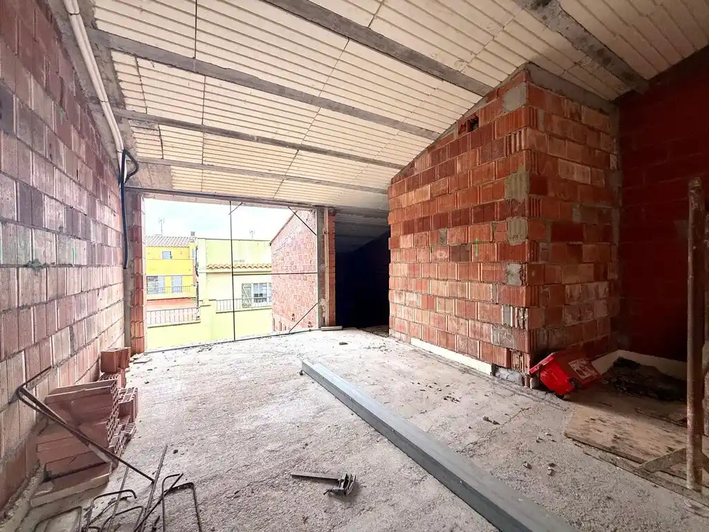 Casa adosada a reformar en Figueres con proyecto (C/Calçada de Tapis nº7).