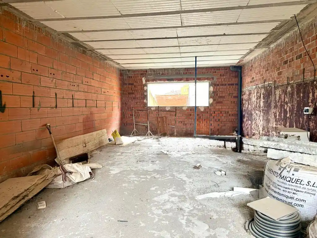 Casa adosada a reformar en Figueres con proyecto (C/Calçada de Tapis nº7).