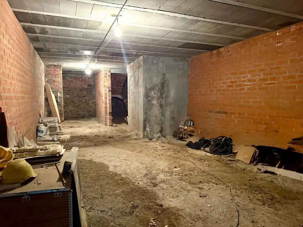 Doppelhaushälfte soll in Figueres mit einem Bauplan (C/Calçada de Tapis Nr. 7) renoviert werden.