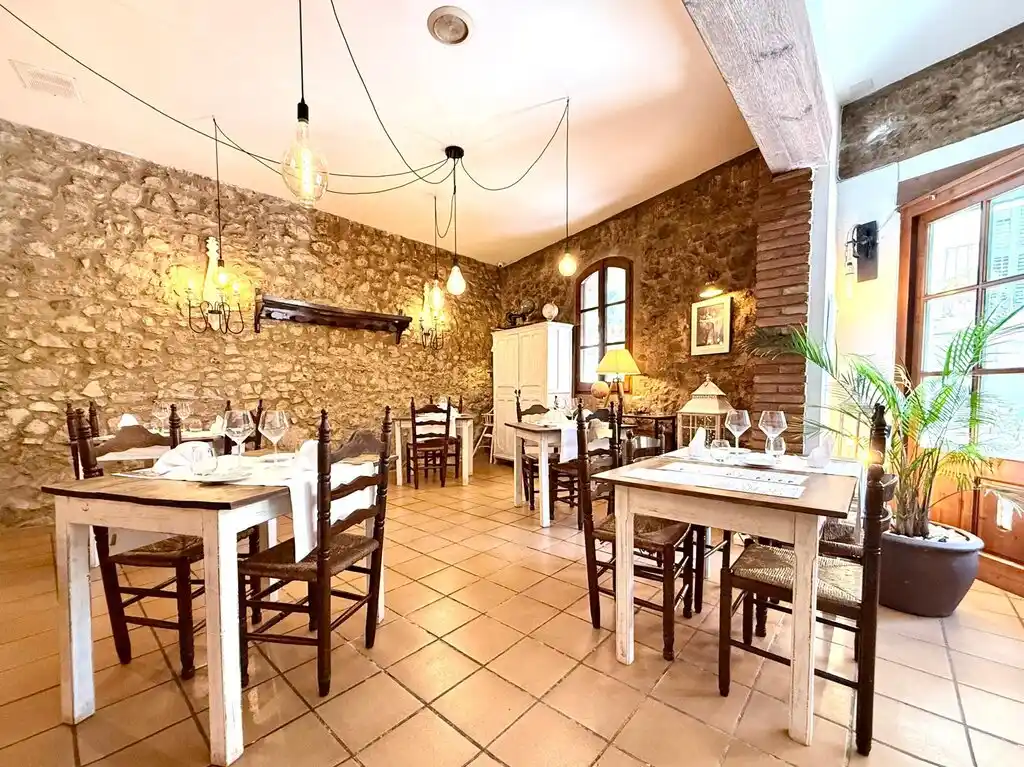Hotel en venta en Terrades (Alt Empordà).