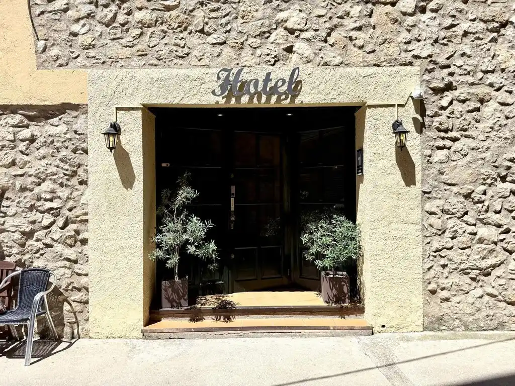 Hotel en venta en Terrades (Alt Empordà).