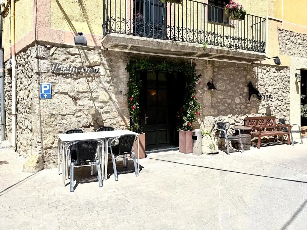 Hotel en venta en Terrades (Alt Empordà).