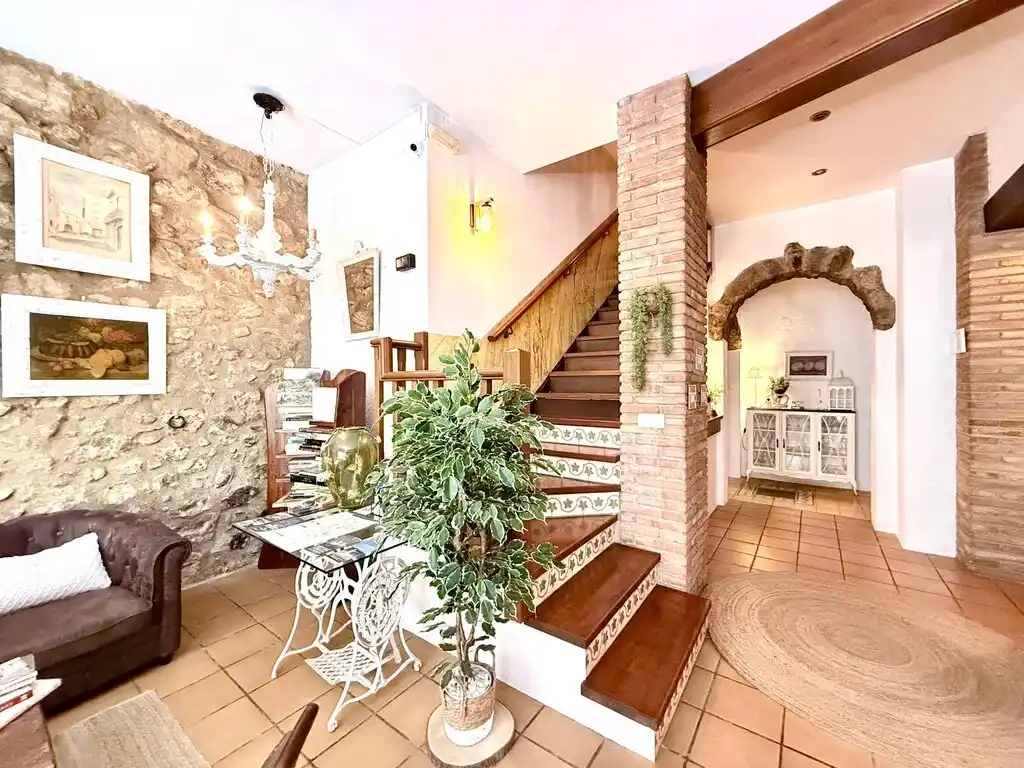 Hotel en venta en Terrades (Alt Empordà).