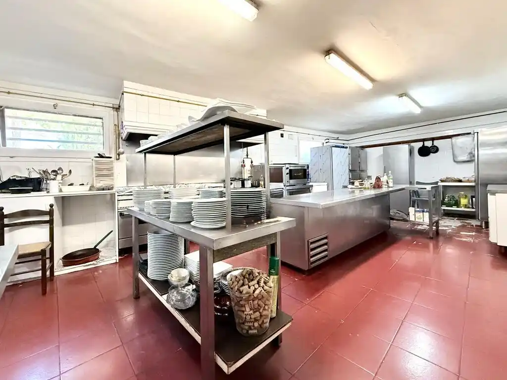 Hotel en venta en Terrades (Alt Empordà).
